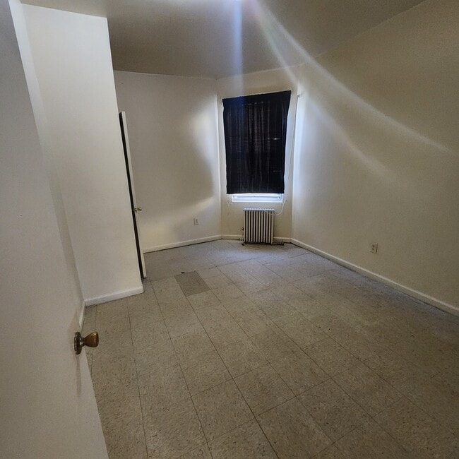 Building Photo - 651 S 13th St