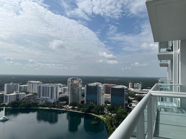 Foto del edificio - 150 E Robinson St
