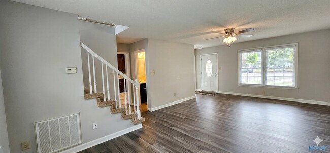 Foto del edificio - 140 Teal Park Ln