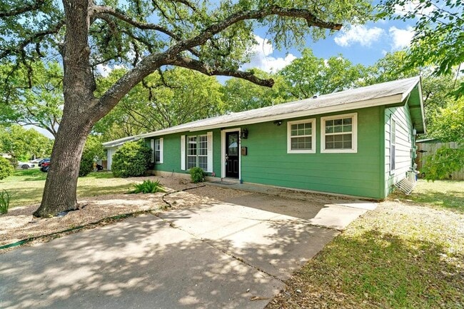 Building Photo - 1409 Kamar Dr