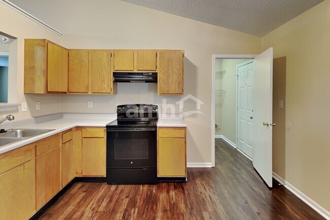 Foto del edificio - 2265 Lakecrest Dr