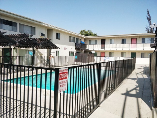 Foto del edificio - 6633 Vineland Ave