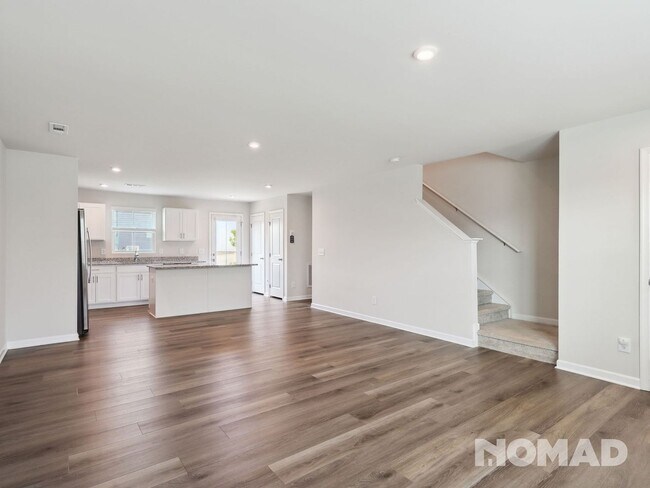 Building Photo - 4 Bedroom, 2.5 Bath Single Family Home in ...