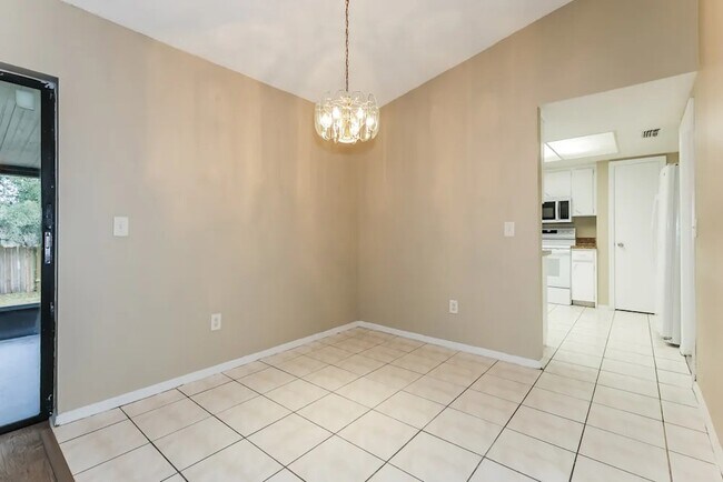 Foto del edificio - 1519 Kestrel Way