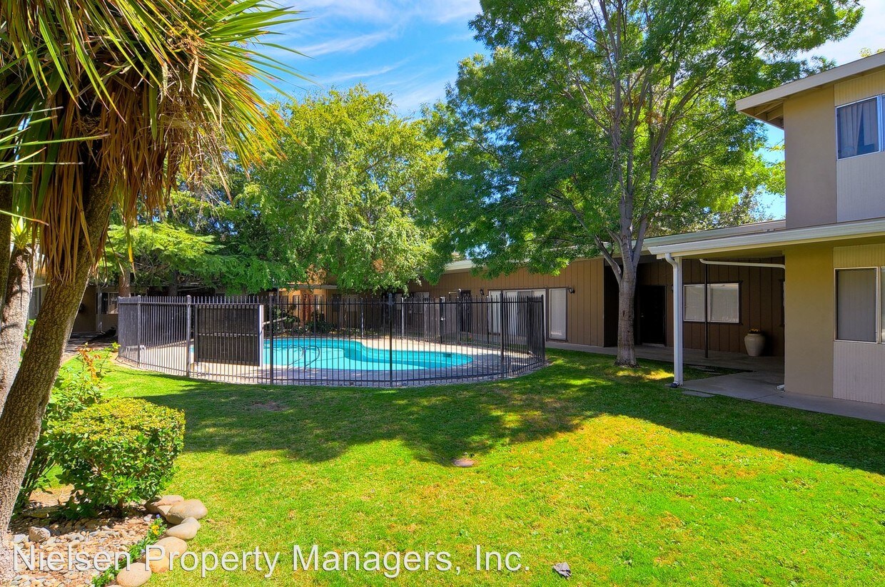Building Photo - 4815 College Oak Dr