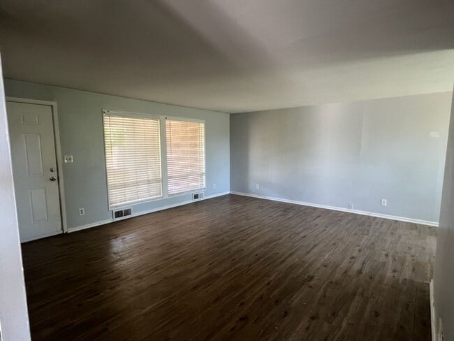 Building Photo - Central Richland Duplex with Full Basement