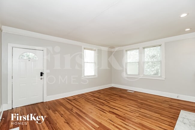 Building Photo - 3312 Bloomfield Ave SW