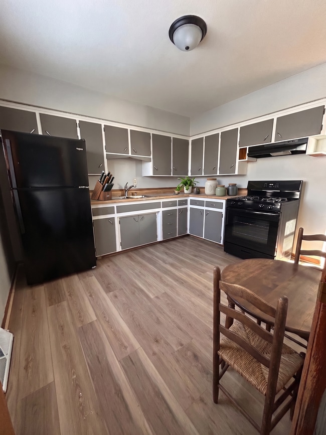 Building Photo - 2-Bedroom Ranch House for Rent July 1st!! NO APPLICATION FEE! MUST APPLY BEFORE VIEWING.