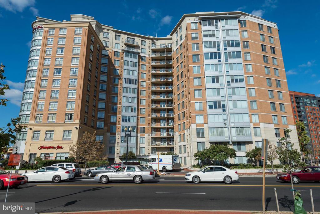 Primary Photo - 555 Massachusetts Ave NW