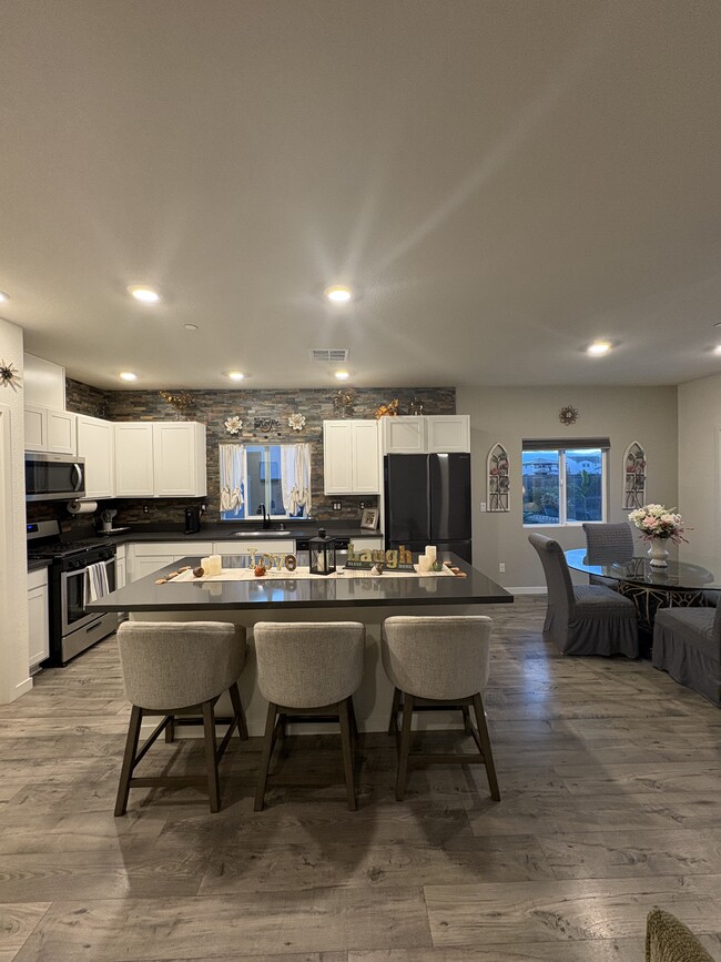 Beautiful kitchen - 10831 Larboard Ct