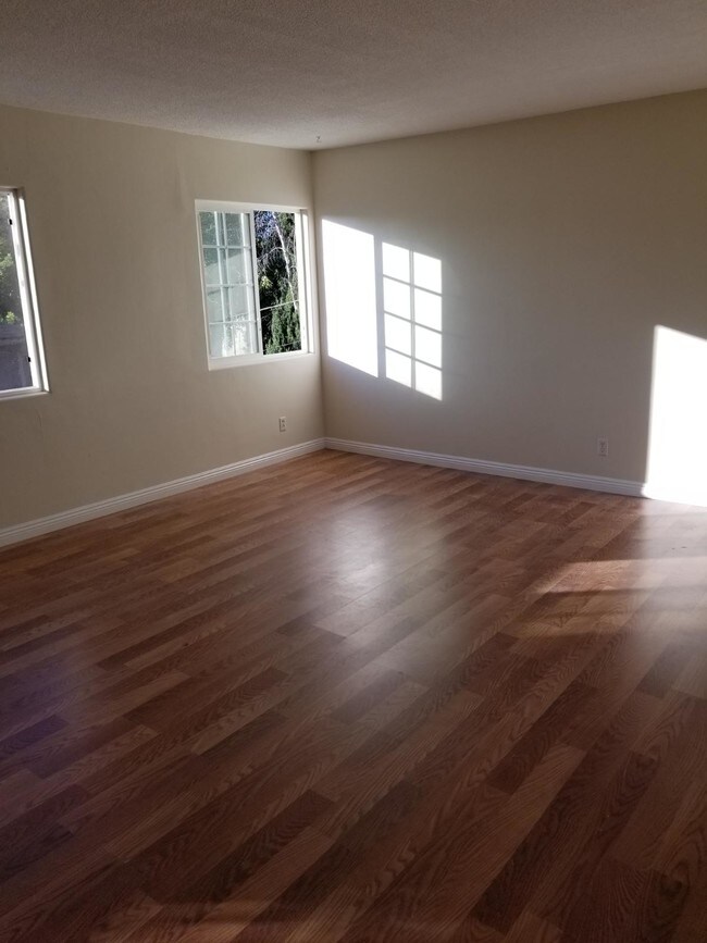 Living room - 9036 Carson St