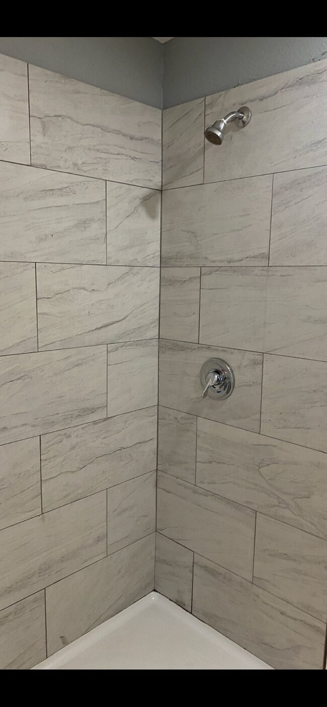 Photo - 418 E 1st St House