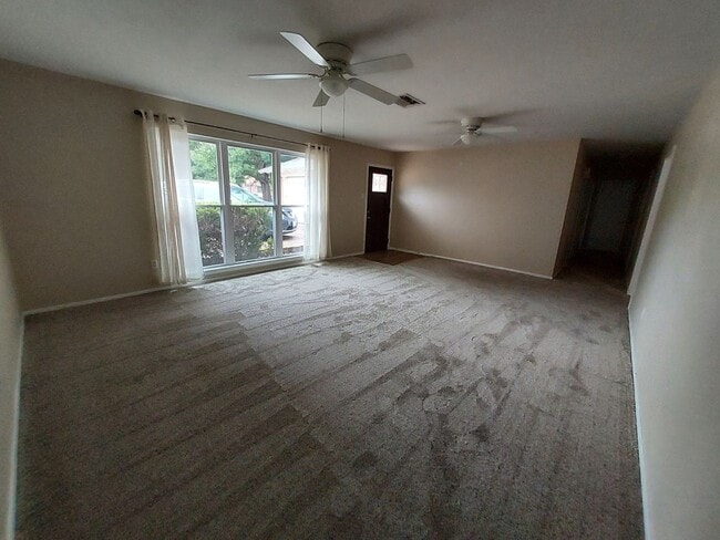 Building Photo - 3 Bedroom/2 Bath Single Family Home in Wac...