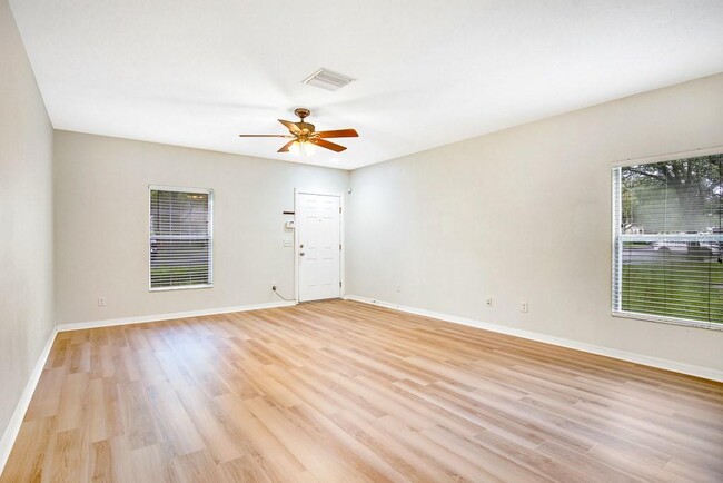 Building Photo - 15867 Fishhawk View Dr
