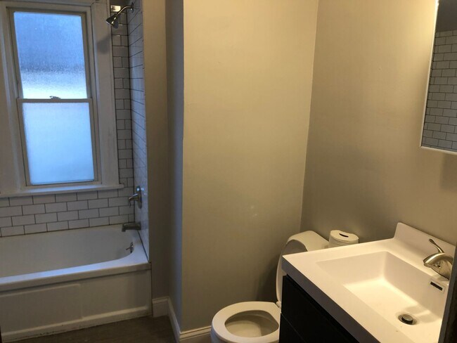 Foto del edificio - Amazing 4 Bedroom 2 Bathroom Home in Minneapolis!