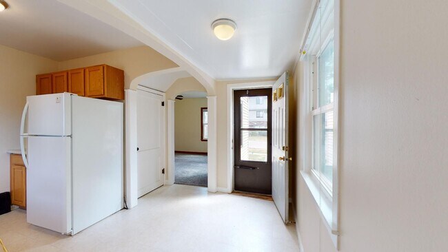 Foto del edificio - AVAILABLE AUGUST 1st! 3 Bedroom Home close to ISU Campus