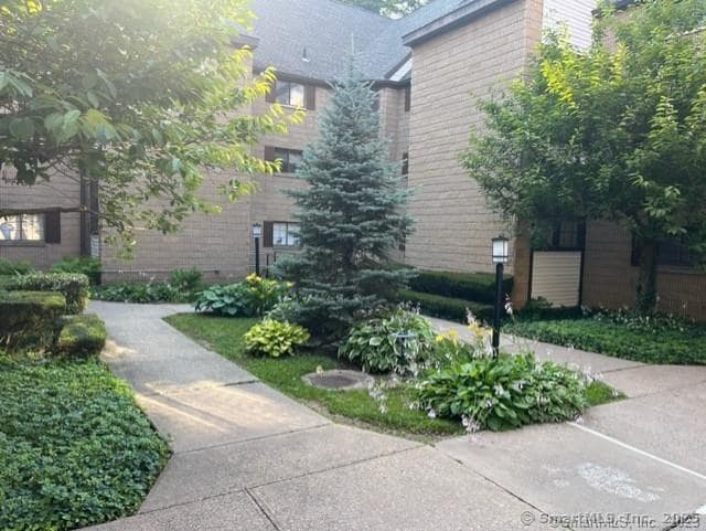 Building Photo - 181 Loomis Dr