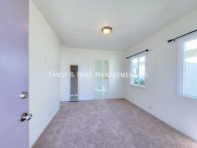 Foto del edificio - 3031 E 65th St