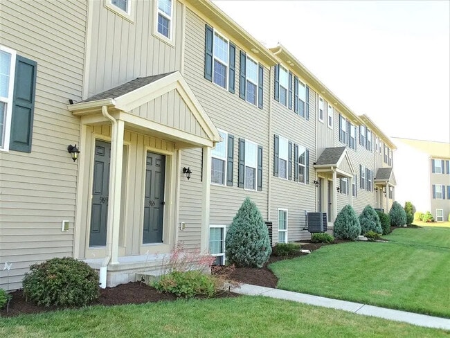Building Photo - 945 Woodridge Dr