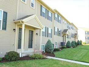Building Photo - 945 Woodridge Dr