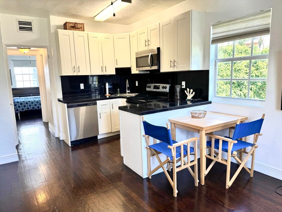 Photo - 8819 Harding Ave