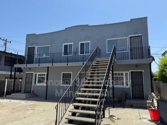 Building Photo - 758 Cerritos Ave