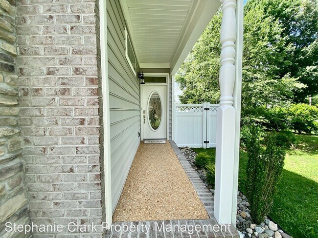 Building Photo - 4 br, 3.5 bath House - 5452 Carbon Court