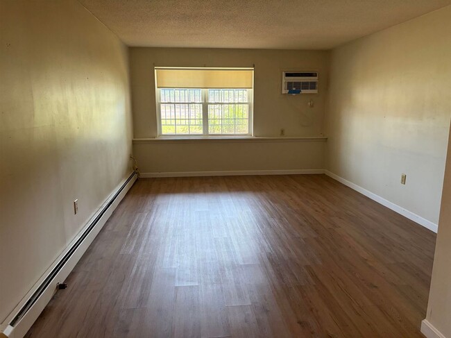 Building Photo - 904 White Cedar Blvd