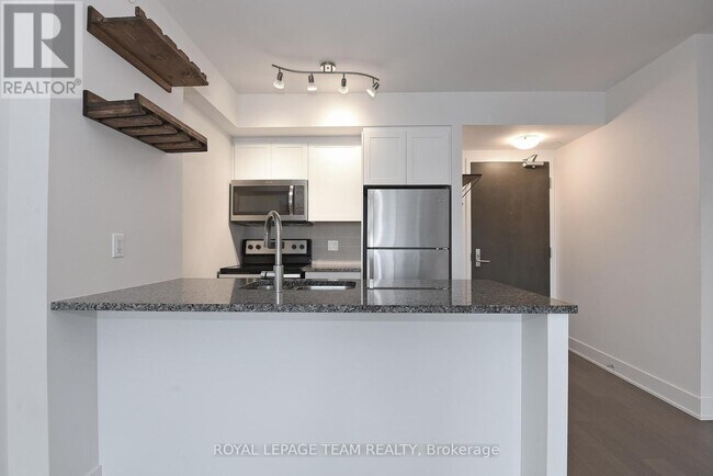 Photo du bâtiment - 411-411 MacKay St