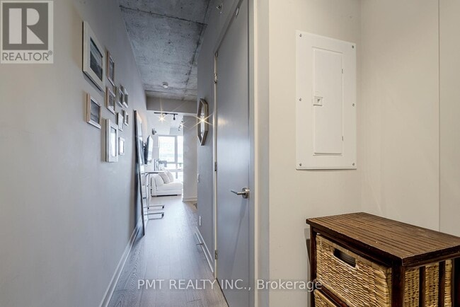 Building Photo - 39 Brant St