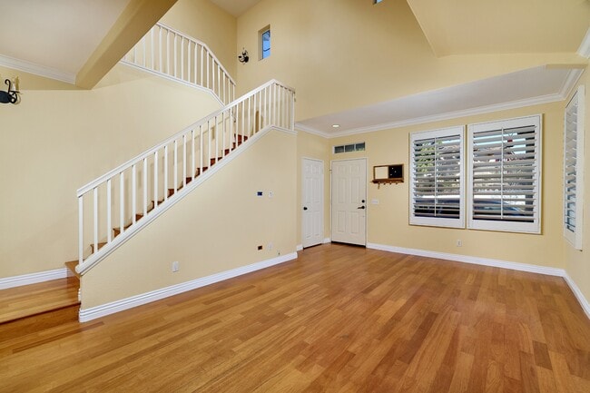 Building Photo - 1008 Cottage Way