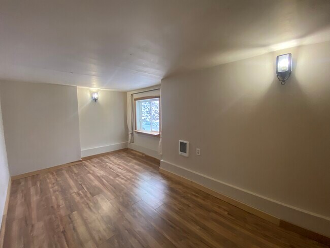 Foto del edificio - 8601 Paine Rd