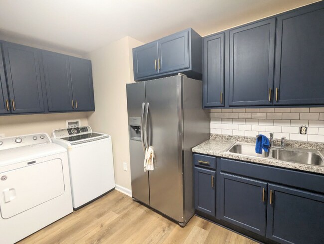 Building Photo - 802 Thompson Ridge Dr