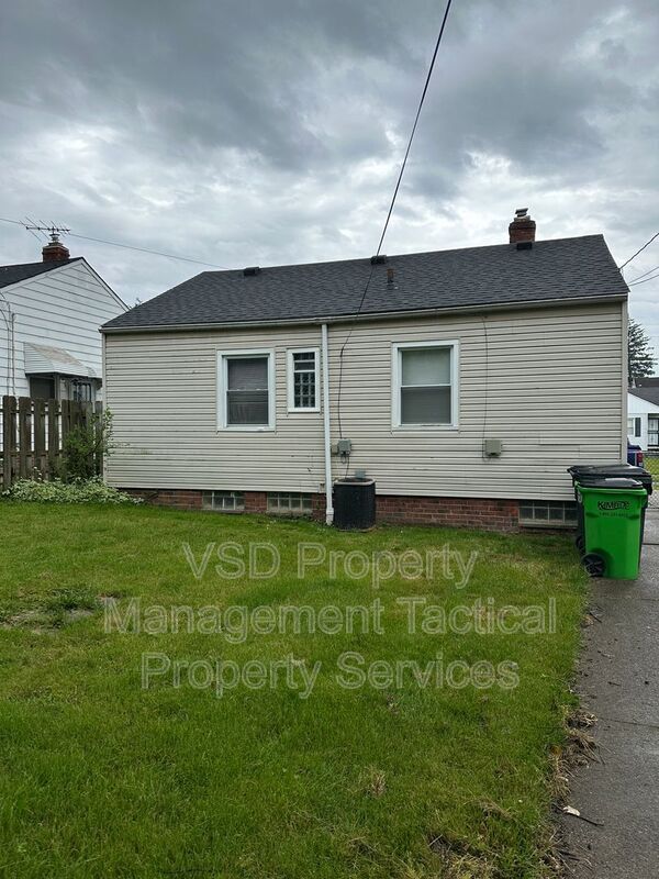 Foto del edificio - 12413 Garland Ave