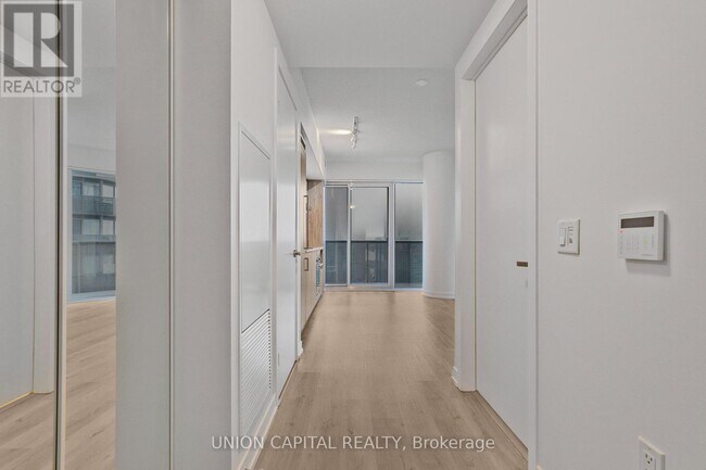 Building Photo - 138 Downes St