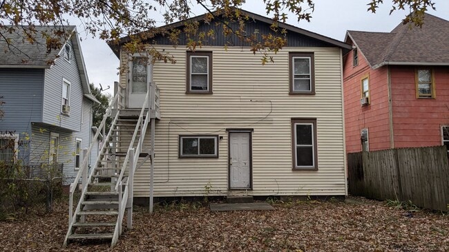 Building Photo - J &amp; D Family Properties (719 Prospect Ave)