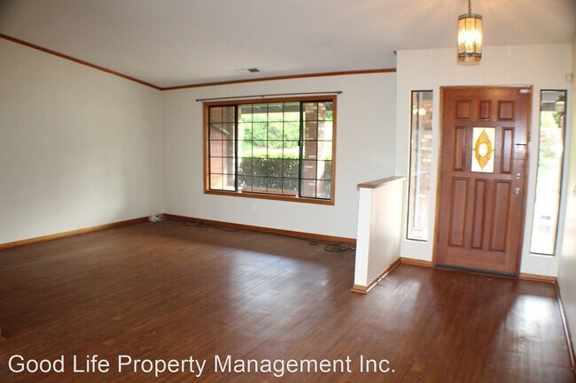 Building Photo - 3 br, 2 bath House - 1032 Summit Trl
