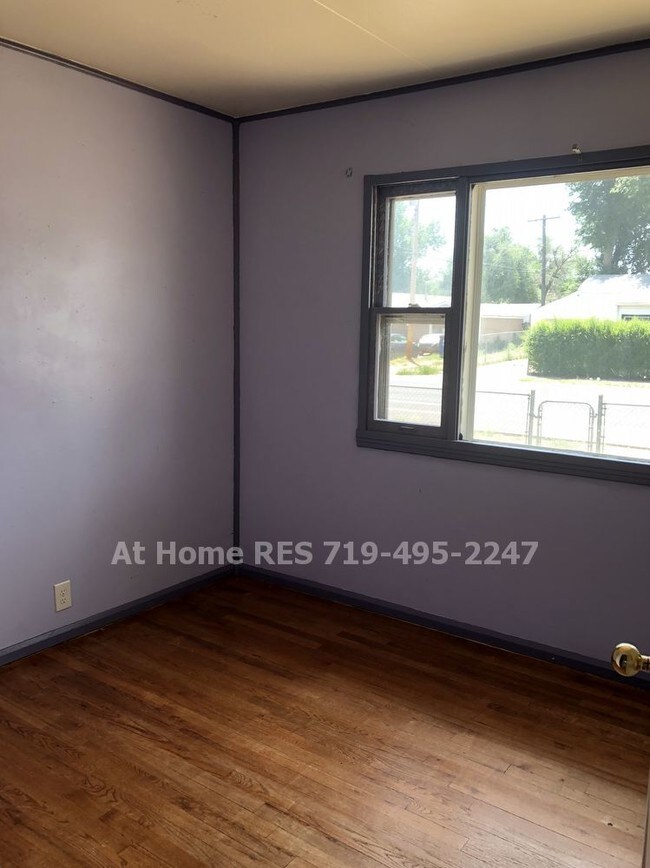 Building Photo - 528 E Cheyenne Rd Colorado Springs CO 80905
