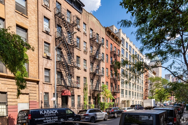Building Photo - 529 W 48th St
