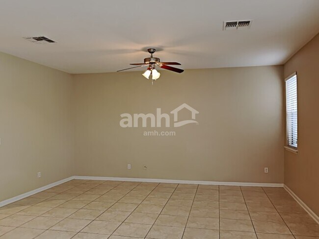 Building Photo - 542 Side Creek Lane
