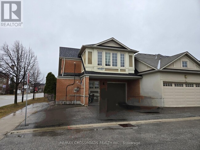 Building Photo - 2922 Bur Oak Ave
