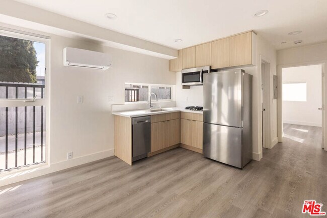 Foto del edificio - 5456 Barton Ave