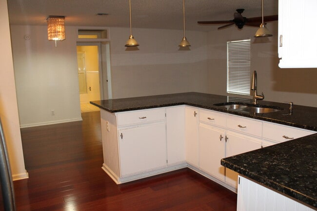 Building Photo - 13880 Paddock Dr