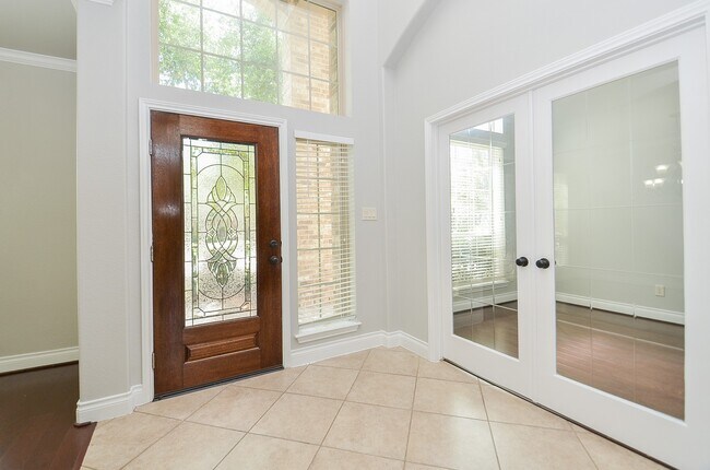 Building Photo - 9819 St Romain Dr