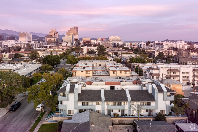 Contexto - 420-422 Milford St