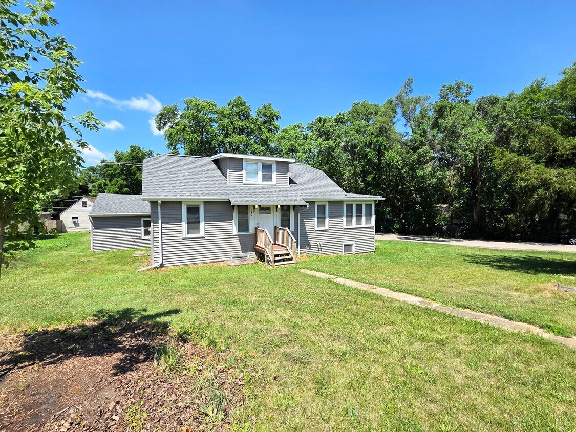 Primary Photo - 3823 E Wonder Lake Rd