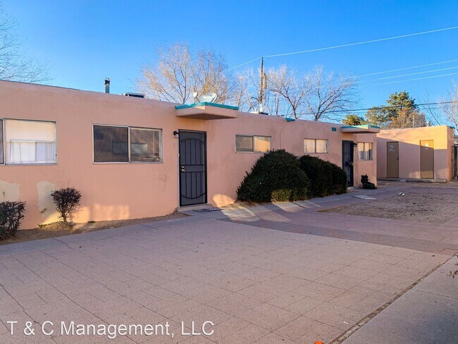 Building Photo - 2 br, 1 bath Apartment - Large quiet two b...