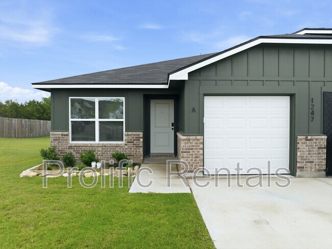 Building Photo - 1247 Concord Dr
