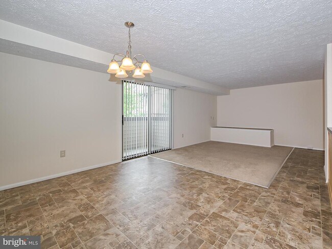 Building Photo - 993 Heather Ridge Dr