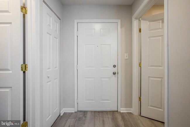 Building Photo - 1049 Gardenview Loop